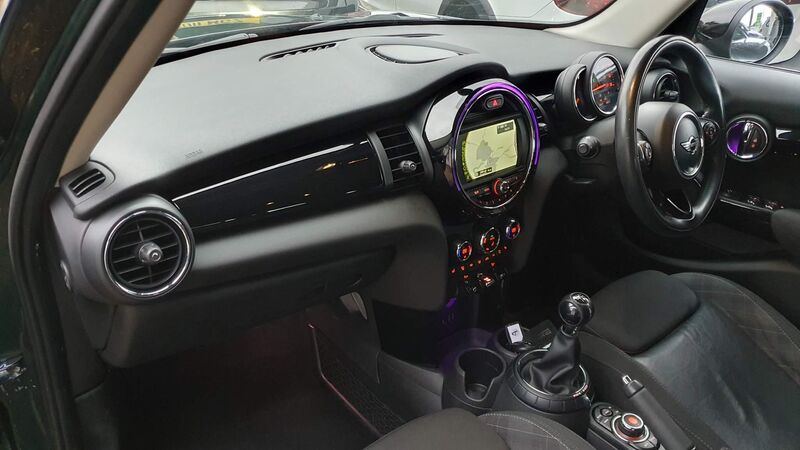 MINI HATCH