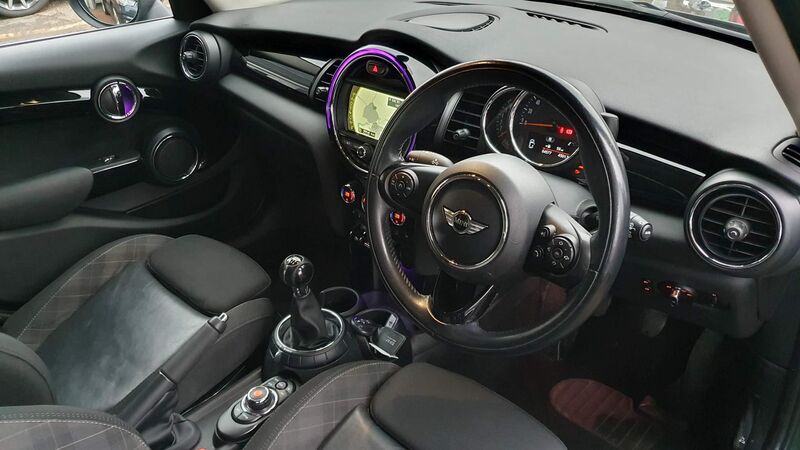 MINI HATCH