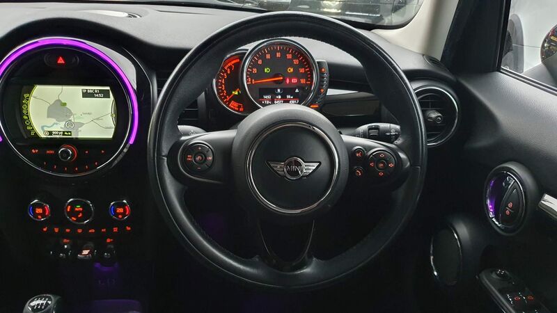 MINI HATCH