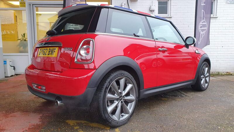 MINI HATCH