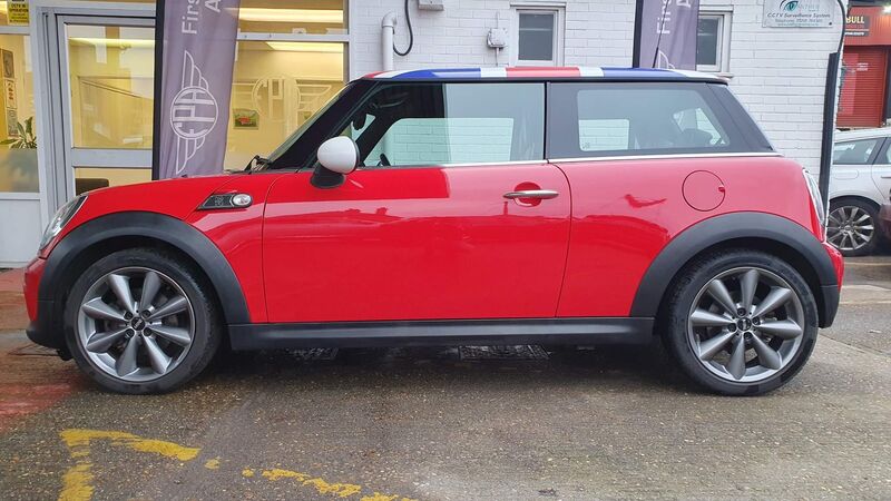 MINI HATCH