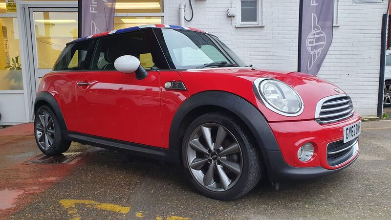 MINI HATCH