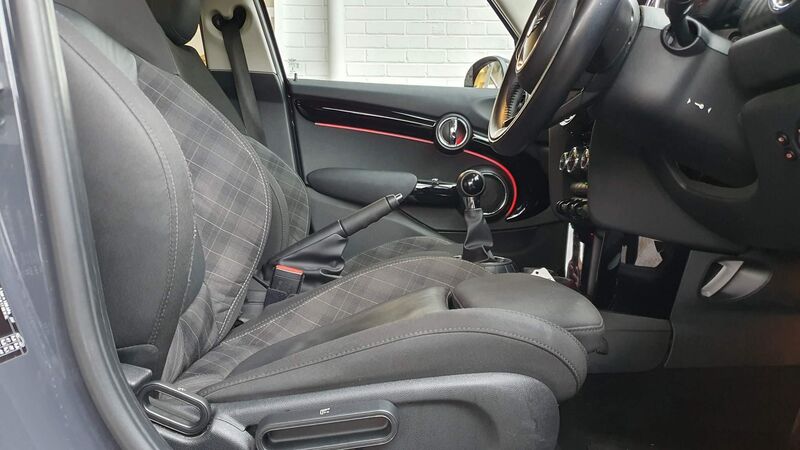 MINI HATCH