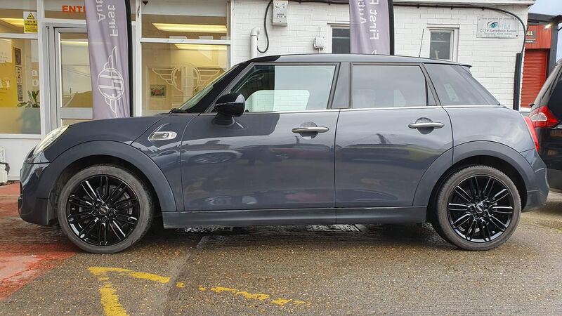 MINI HATCH