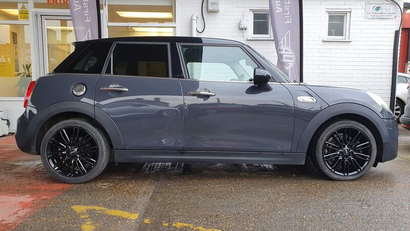 MINI HATCH