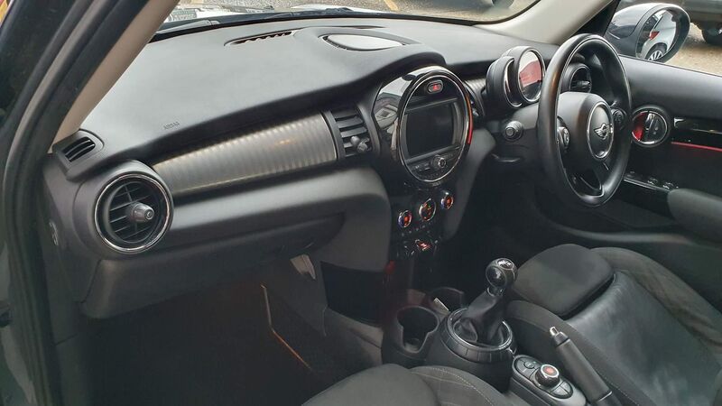 MINI HATCH