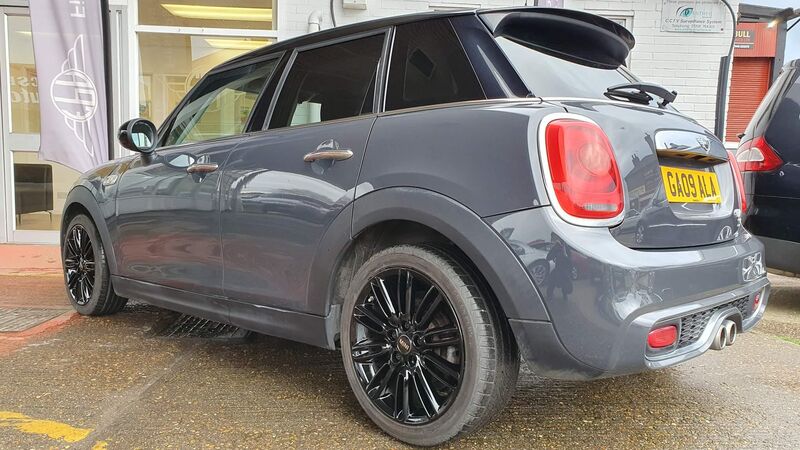 MINI HATCH