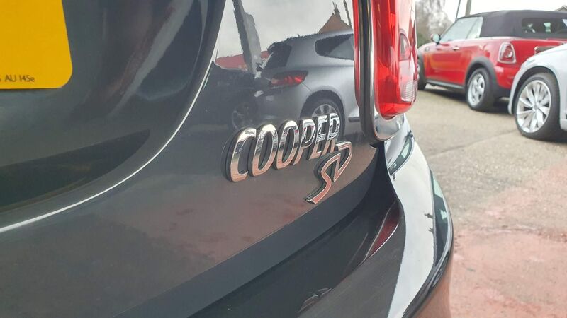 MINI HATCH