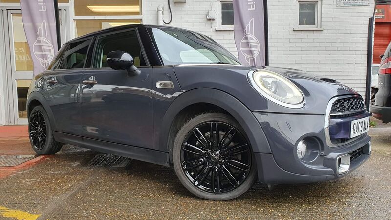 MINI HATCH