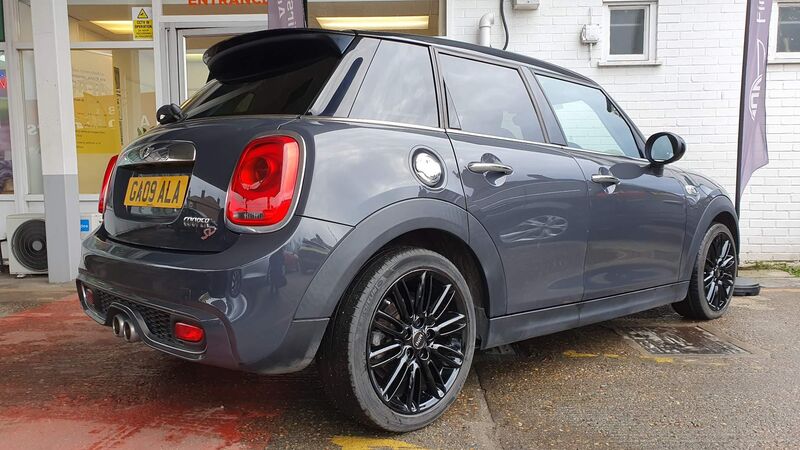 MINI HATCH