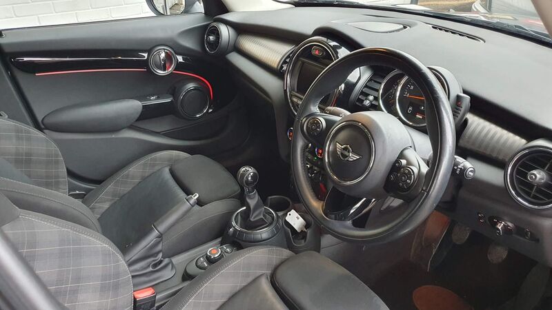 MINI HATCH