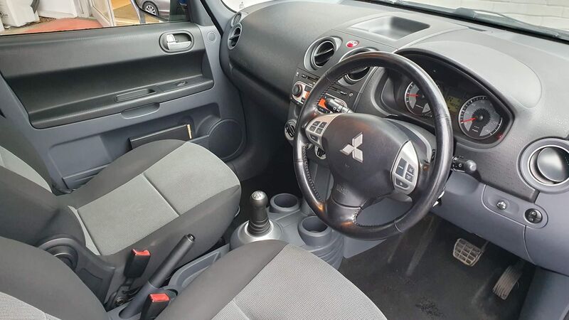 MITSUBISHI COLT