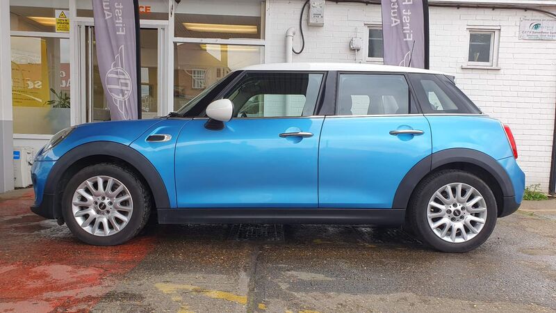 MINI HATCH