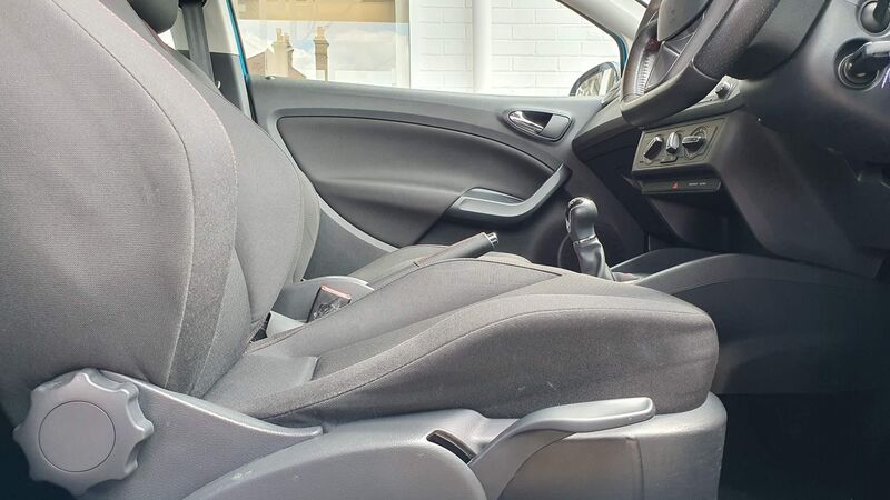 SEAT IBIZA