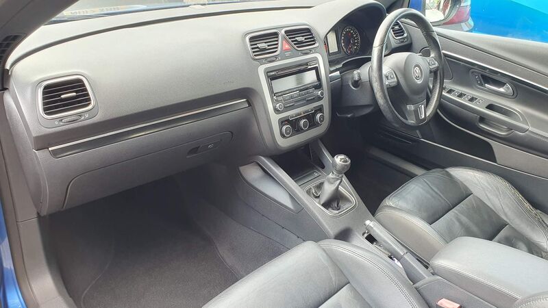 VOLKSWAGEN EOS