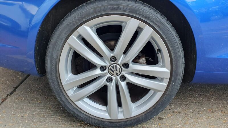 VOLKSWAGEN EOS