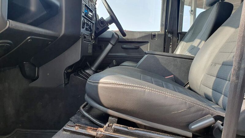 LAND ROVER DEFENDER 110