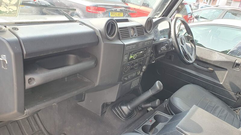 LAND ROVER DEFENDER 110