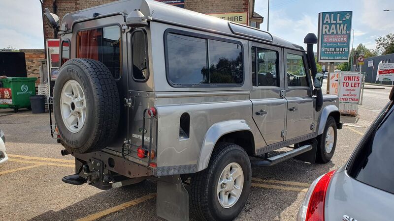LAND ROVER DEFENDER 110