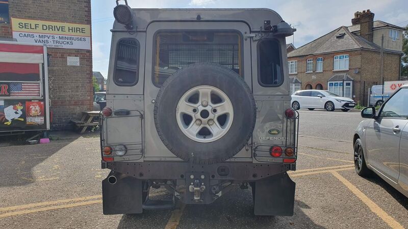 LAND ROVER DEFENDER 110