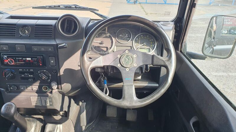 LAND ROVER DEFENDER 110