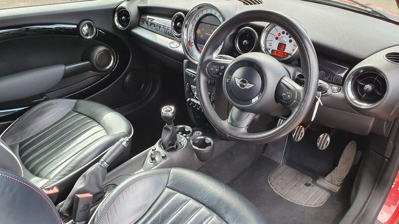 MINI HATCH