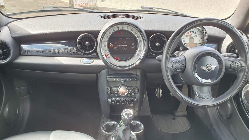 MINI HATCH