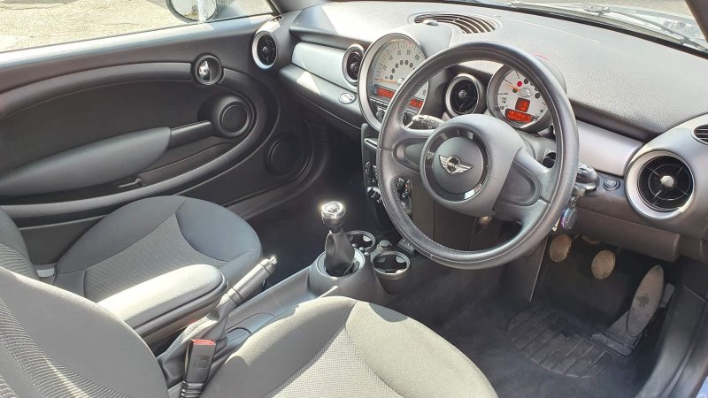 MINI HATCH