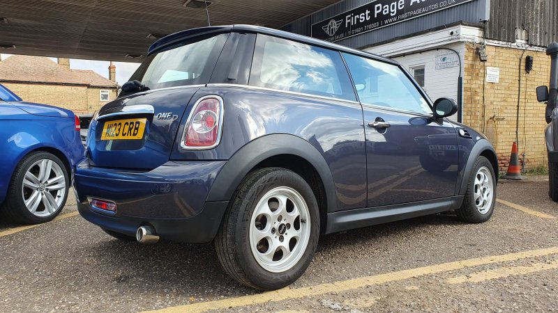 MINI HATCH