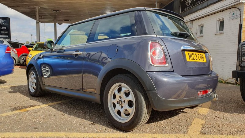 MINI HATCH