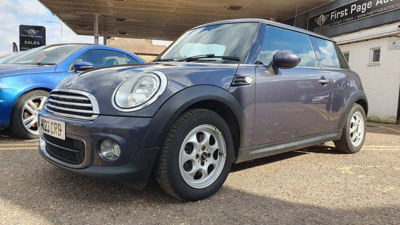 MINI HATCH