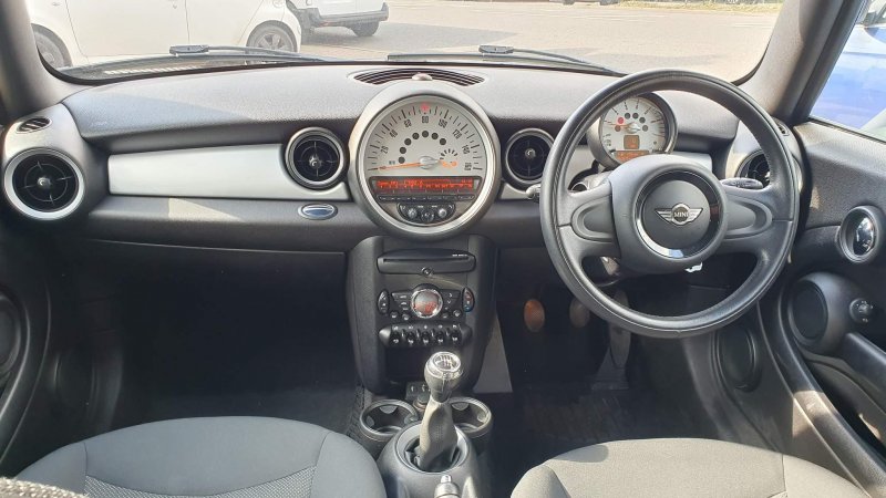 MINI HATCH