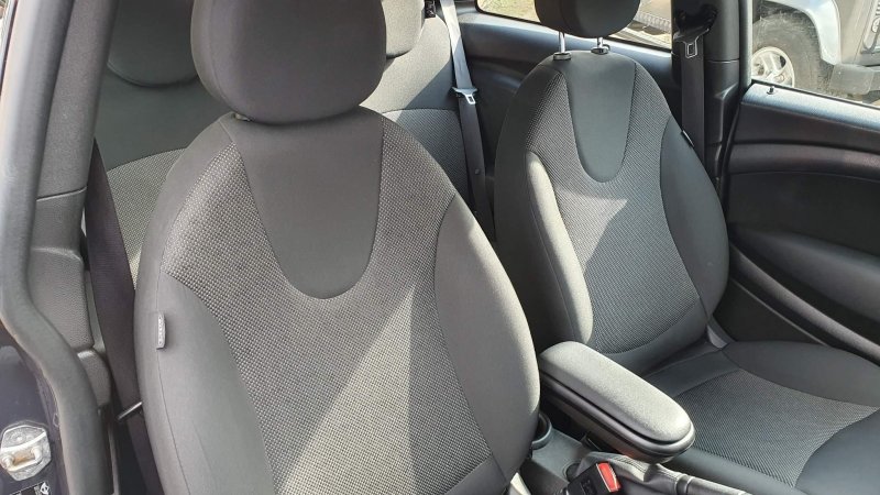 MINI HATCH