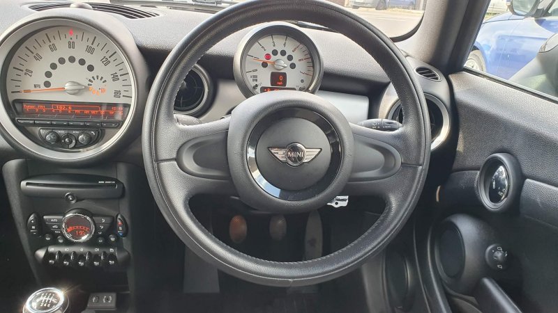 MINI HATCH