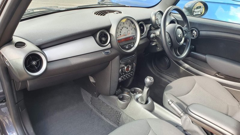 MINI HATCH