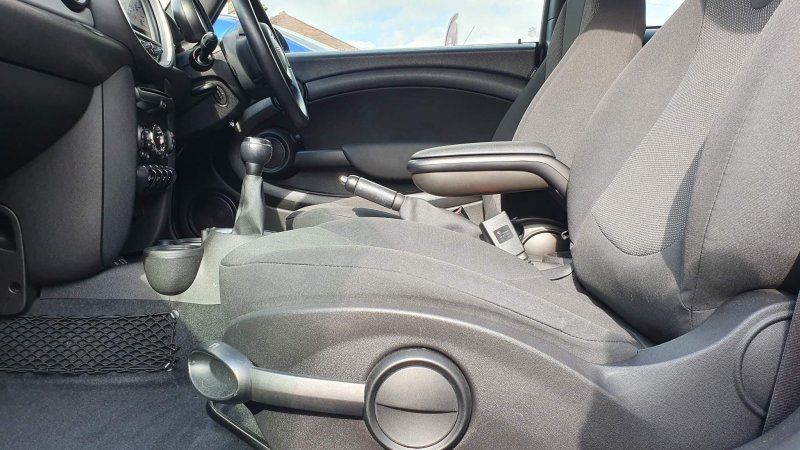 MINI HATCH