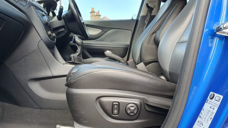 VAUXHALL MOKKA