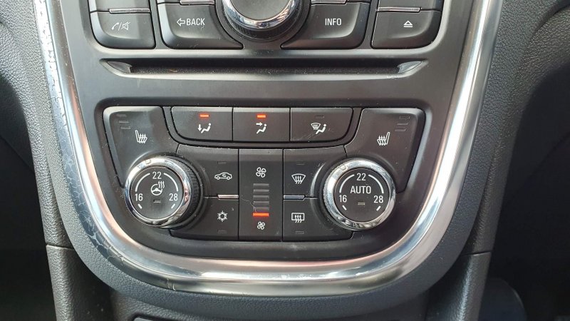 VAUXHALL MOKKA