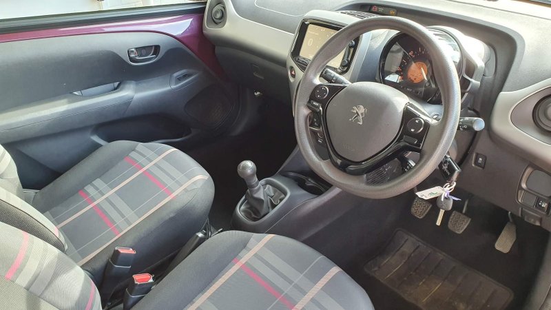 PEUGEOT 108
