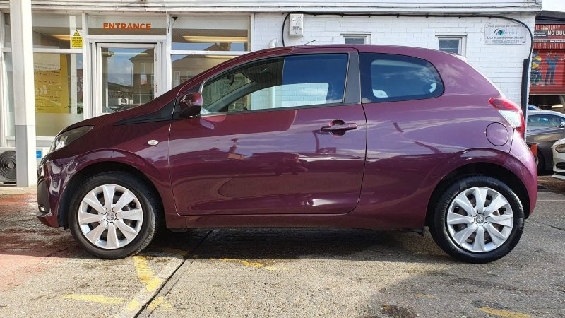 PEUGEOT 108