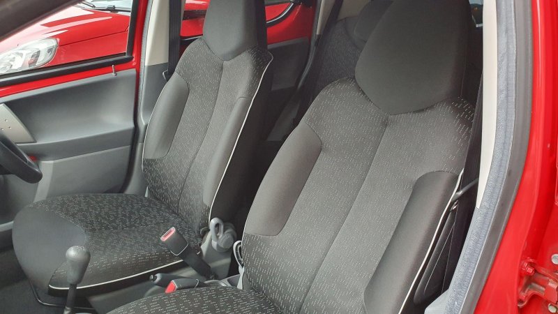PEUGEOT 107
