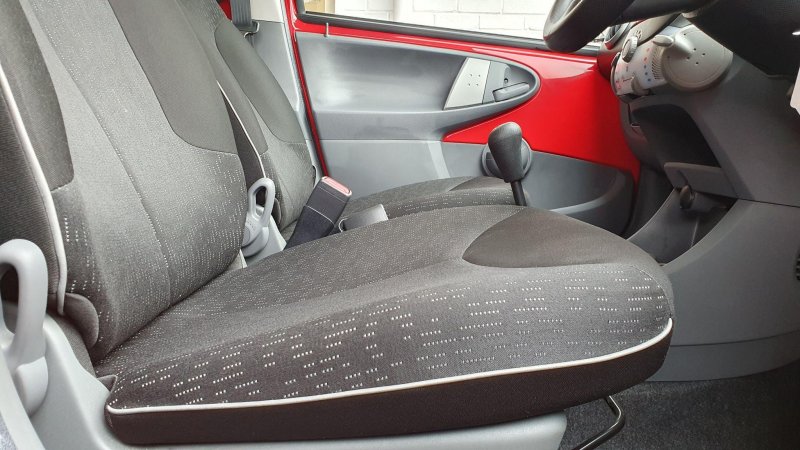 PEUGEOT 107