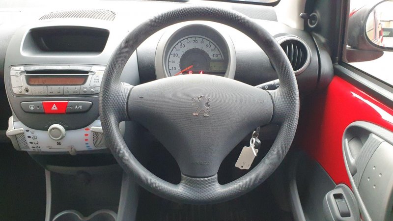 PEUGEOT 107