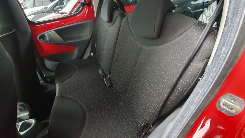 PEUGEOT 107