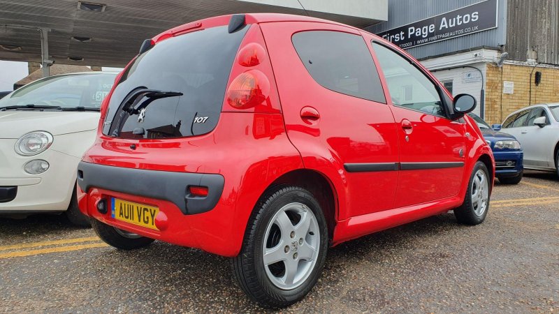 PEUGEOT 107