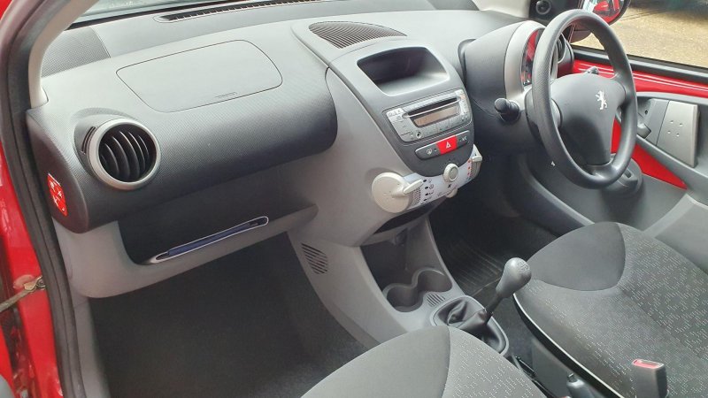 PEUGEOT 107