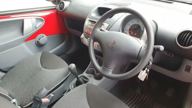 PEUGEOT 107