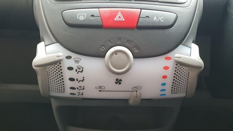 PEUGEOT 107