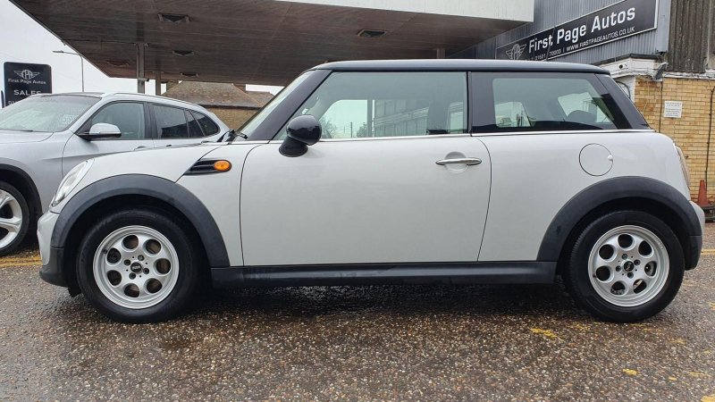 MINI HATCH
