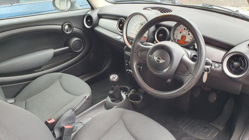 MINI HATCH
